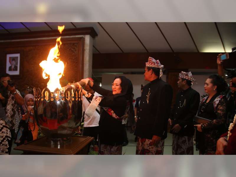 Bupati Pimpin Prosesi Penyemayaman Api Semangat di Pendapa Pemkab Bojonegoro