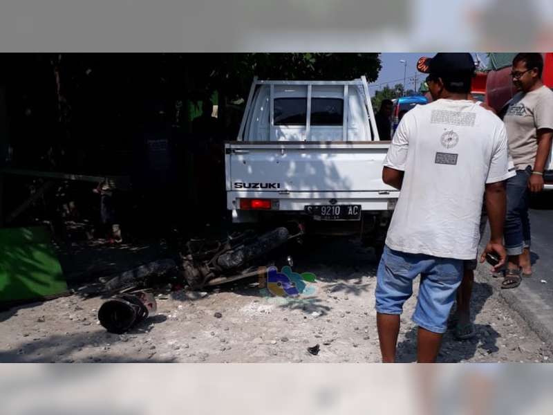 Kurang Hati-Hati, Pikap Tabrak Motor di Balen Bojonegoro, Pengendara Motor Luka Berat