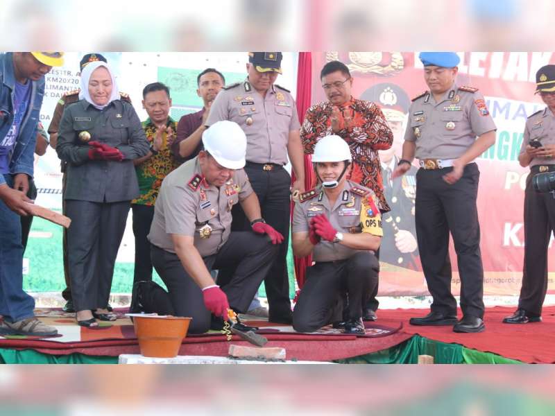 Kapolda Jatim Resmikan Pembangunan Rumah Bersubsidi bagi Anggota Polri dan TNI di Bojonegoro