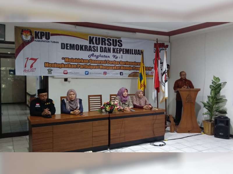 Agar Terwujud Pemilih Pintar, Unirow Bersama KPU Tuban, Gelar Kursus Demokrasi