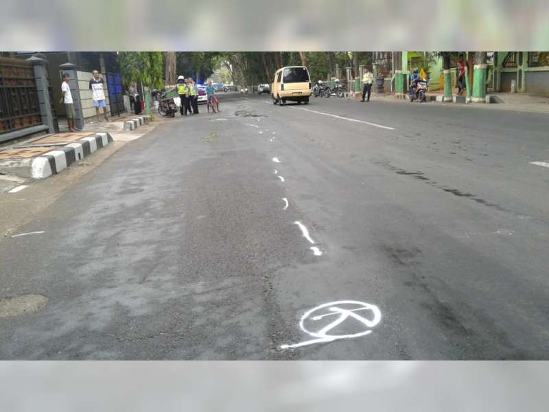 Seorang Pemotor di Tuban Tewas Terlindas Truk