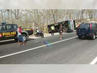 Bus Cendana Terguling di Margomulyo Bojonegoro, 2 Orang Penumpang Luka-Luka