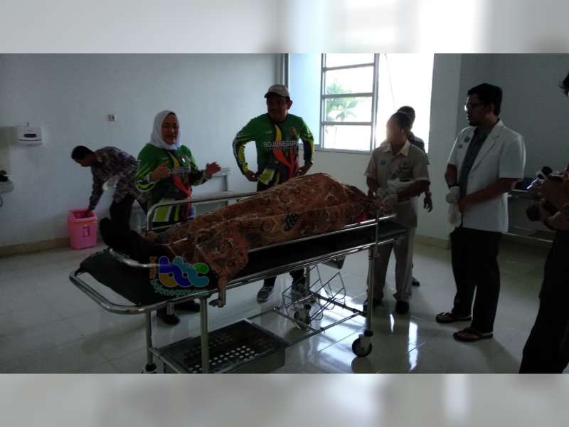 Diduga Serangan Jantung, Seorang Peserta Tour de Bojonegoro Meninggal Dunia di Jalan