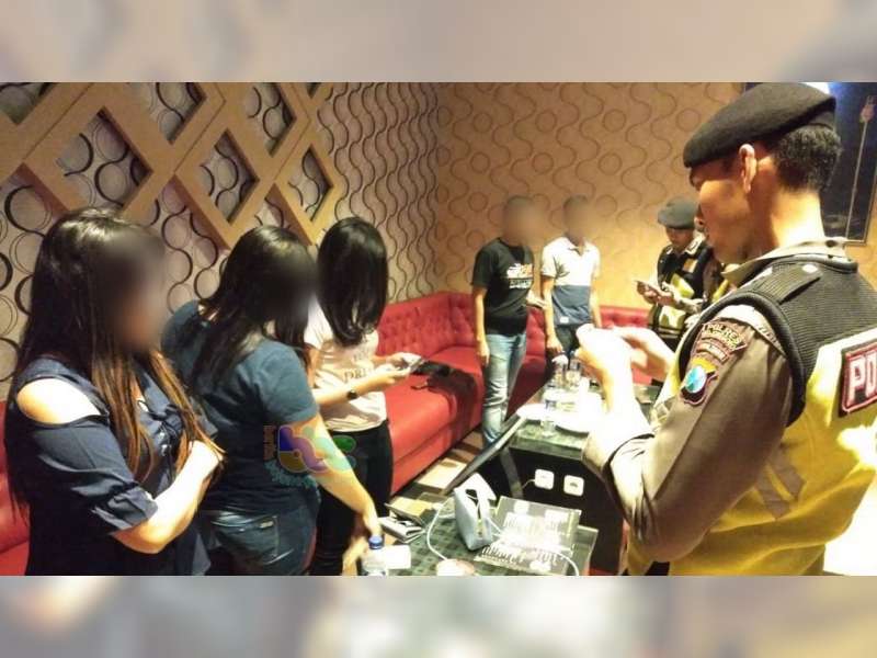 Kedapatan Minum-Mimuman Keras, 12 Orang di Bojonegoro Diamankan Polisi