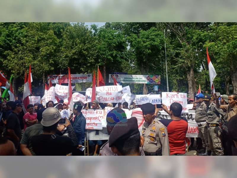 PKL Pasar Kota Gelar Aksi Damai di Pendapa Pemkab Bojonegoro, Tolak Relokasi