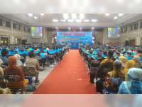 1.156 Mahasiswa Unirow Tuban Diwisuda