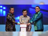 Wakil Presiden Serahkan Penghargaan Top 40 Inovasi Pelayanan Publik 2018