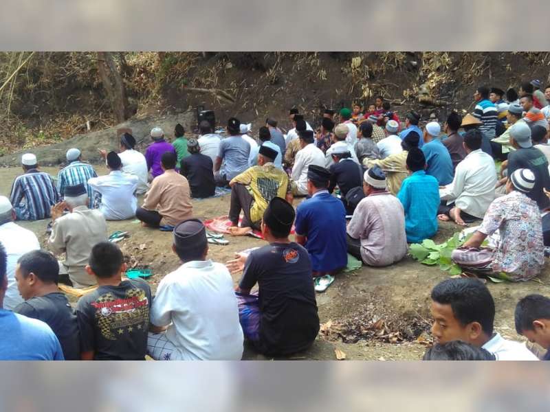 Tradisi Ayam Panggang dan Dawet, Saat Bermunajat di Petilasan Mbah Janjang Blora