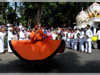 Bupati Anna Berangkatkan Pawai Budaya Santri