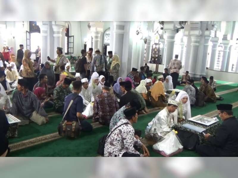 12 Mempelai Ikut Nikah Massal di Masjid Agung Tuban