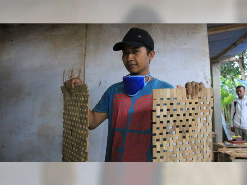 Limbah Kayu Jati Diubah Jadi Kerajinan Bernilai Tinggi