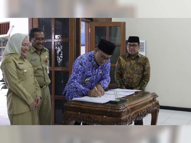 Mensesneg Hadiri Penandatanganan Kesepakatan Pembangunan Kawasan Perbatasan Wiranegoro