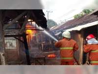 Diduga Akibat Korsleting Listrik, Kios di Pasar Kacangan Tambakrejo Bojonegoro Terbakar