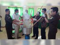 Pemusnahan BB, Kejari Tuban Rebus Puluhan Gram Sabu dan Ribuan Pil Koplo