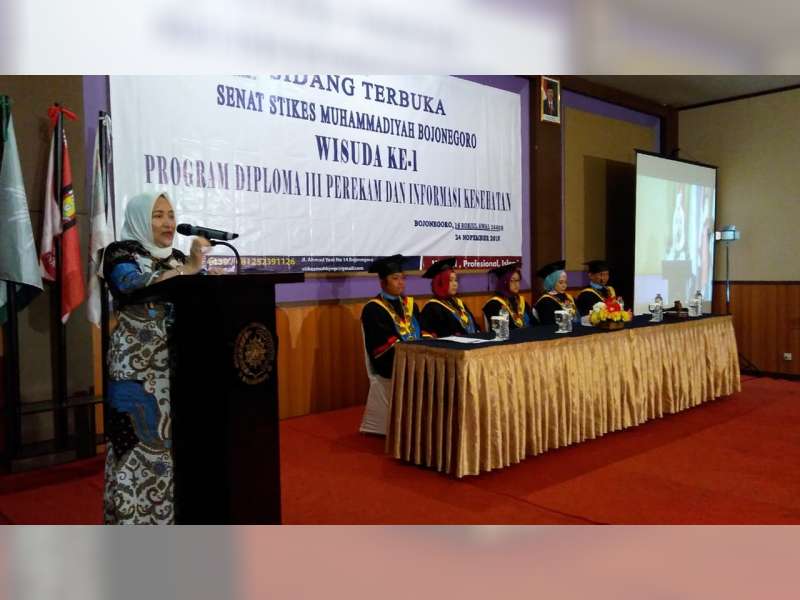 Bupati Bojonegoro Hadiri Wisuda Stikes Muhammadiyah Bojonegoro