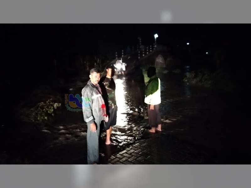 Banjir Bandang Terjang Pemukiman Warga di Gondang Bojonegoro