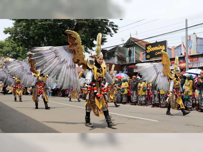 Bupati dan Wakil Bupati Ikuti Kirab Budaya Hari Jadi Blora