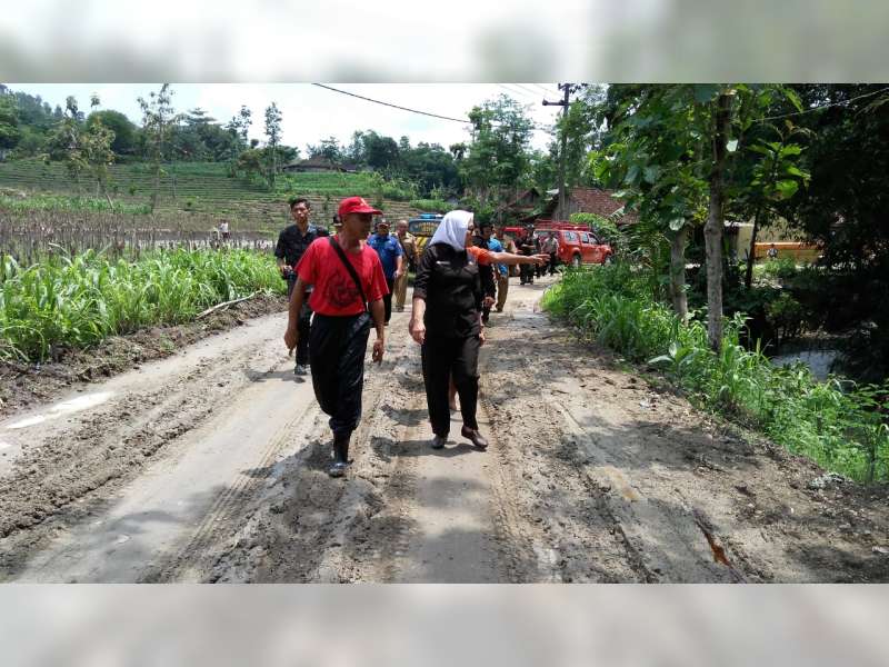 Bupati Bojonegoro Tinjau Dampak Banjir Bandang di Sekar