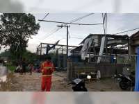 Diterjang Angin, 3 Rumah dan Bengkel Warga di Senori Tuban Porak-Poranda