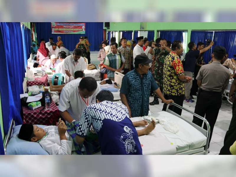 Jerit Tangis Warnai Khitanan Massal di Blora