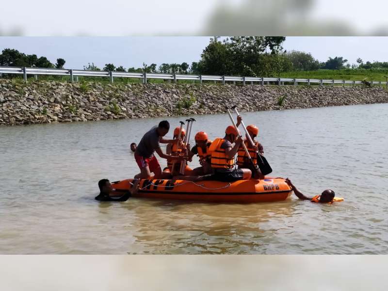 Antisipasi Bencana Banjir, Sat Sabhara Polres Blora Latihan SAR