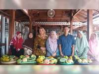 Eny Kojiro Kembali Beri Pelatihan Pembuatan Garnish dan Fruit Carving di Bojonegoro