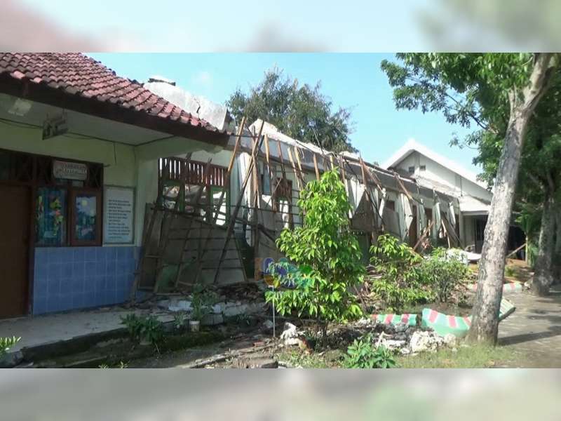 Runtuhnya Atap Gedung SDN Growok 2 Dander Bojonegoro, Diduga Karena Lapuk