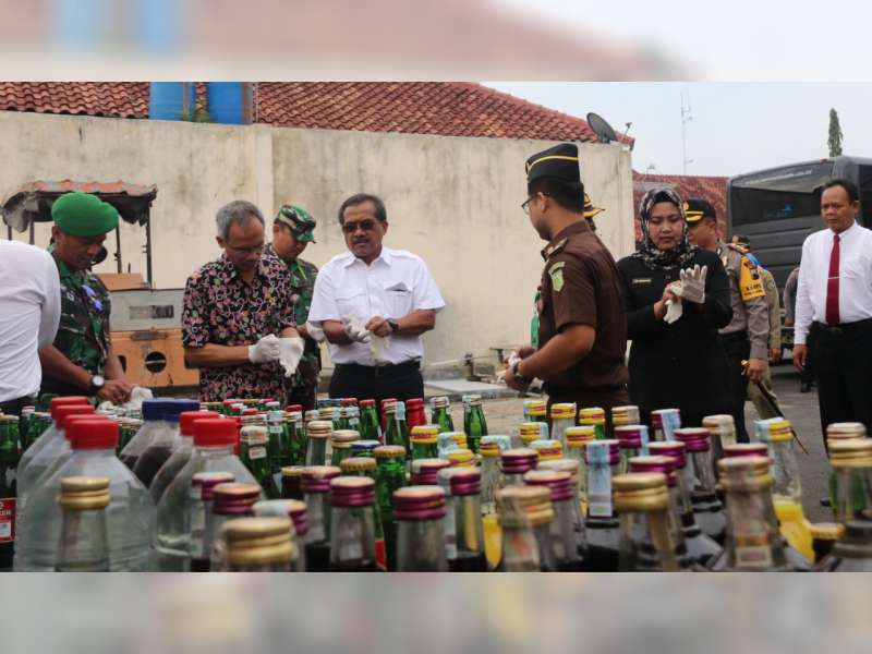 Polres Blora Musnakan 1.826 Botol Miras