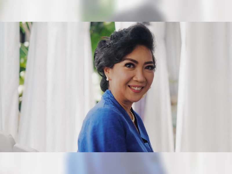 Sari Koeswoyo, Antara Seorang Ibu dan Pelaku Seni