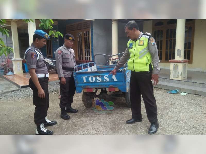 Terperosok ke Parit, Pengendara dan Penumpang Tossa di Balen Masuk Rumah Sakit