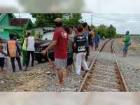 Hendak Melintasi Rel, Toyota Avanza di Bojonegoro Diserempet Kereta Api