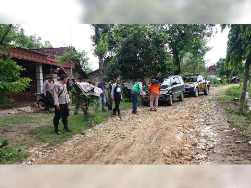Pasca Banjir Bandang di Desa Bobol Sekar, Aparat Kunjungi Warga Terdampak