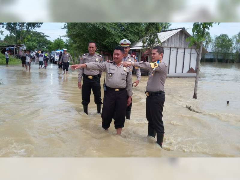 Banjir Kembali Genangi Jalan Poros Kecamatan di Desa Pohwates Bojonegoro