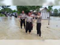 Banjir Kembali Genangi Jalan Poros Kecamatan di Desa Pohwates Bojonegoro