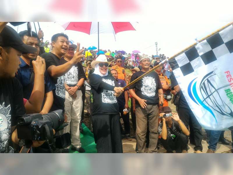 Bupati Bojonegoro Berangkatkan Peserta Festival Perahu Hias