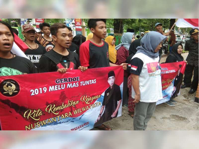 Warga di Tuban Tuntut KPU RI Buka Pendaftaran Capres-Cawapres Independen