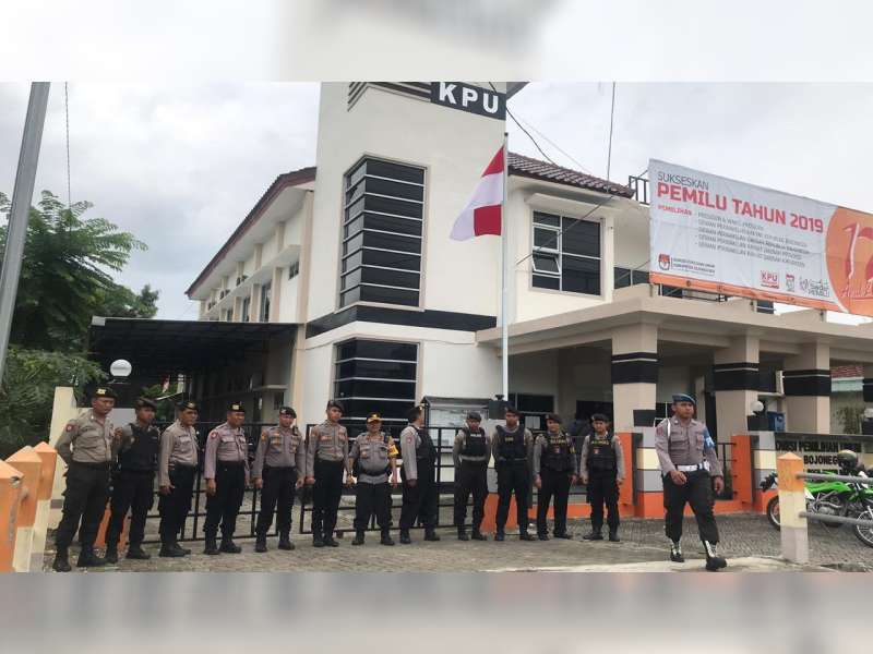 Polisi Terjunkan 80 Personel untuk Pengamanan Unras di Kantor KPU Bojonegoro