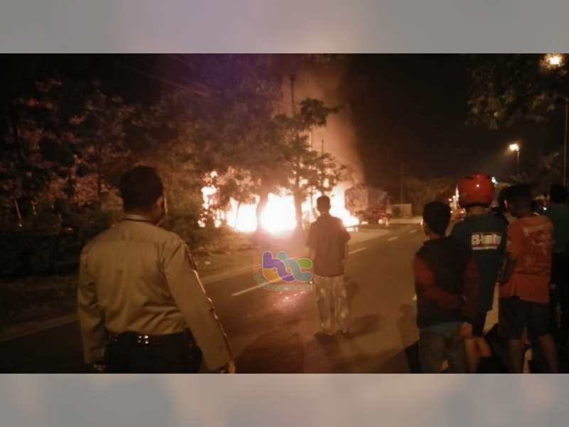 Kebakaran Bengkel di Bojonegoro, 5 Orang Luka-Luka, 1 Truk dan 7 Motor Ludes Terbakar