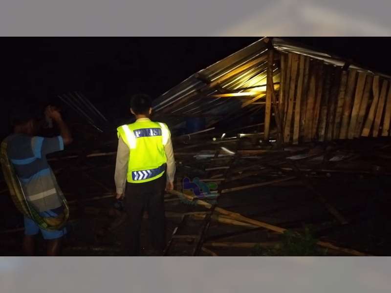 Diterjang Angin Kencang, 2 Kandang Ayam di Kedungadem Bojonegoro Roboh
