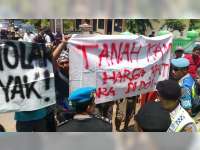 Ditolak Warga, Sosialisasi Rencana Pembangunan Kilang Minyak di Tuban Berakhir Ricuh