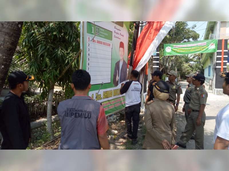 Bawaslu Bojonegoro Tertibkan 405 APK Terindikasi Melanggar