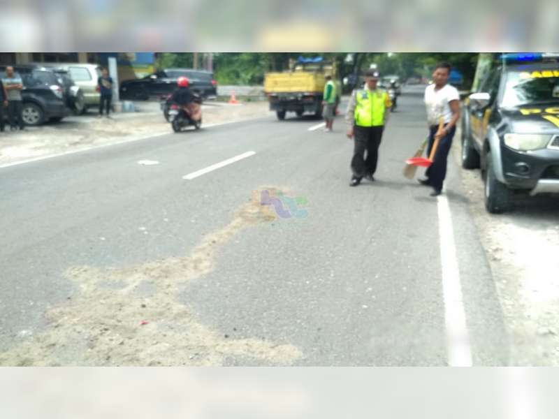Senggol Truk, Pemotor di Baureno Bojonegoro Luka-Luka