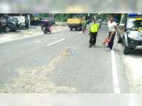 Senggol Truk, Pemotor di Baureno Bojonegoro Luka-Luka