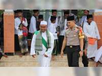 Kapolres Bojonegoro Beri Motivasi pada Santri Ponpes Fathul Majid di Kasiman