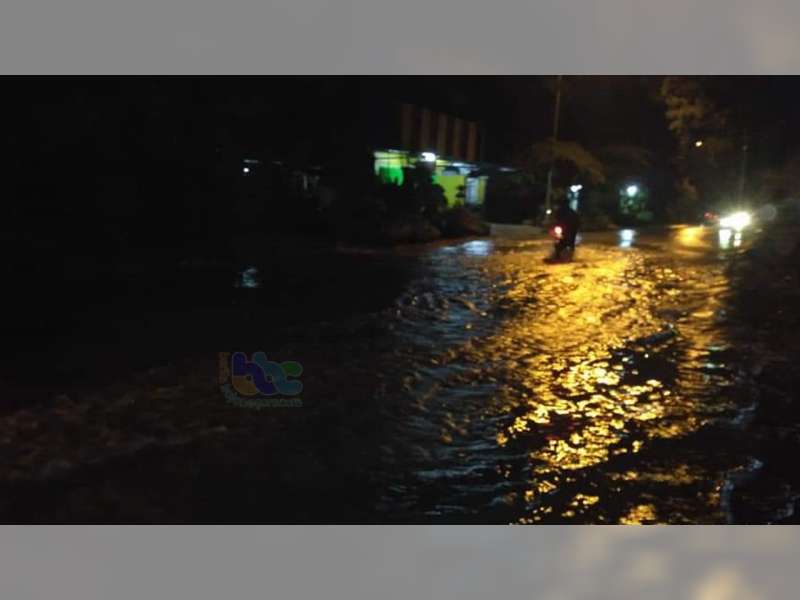 Banjir Genangi Rumah Warga di Perum Citra Regency Dander Bojonegoro