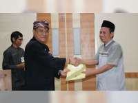 Pemkab Blora Serahkan Hibah Bongkaran Bangunan Pasar