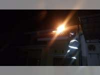 Lagi, Damkar Bojonegoro Evakuasi Sarang Tawon &lsquo;Ndas&rsquo; dari Rumah Warga