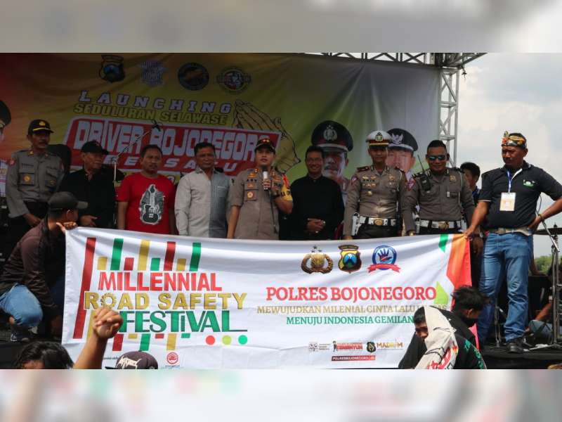 Ratusan Pengemudi Truk di Bojonegoro, Deklarasikan Pelopor Keselamatan Berlalu Lintas