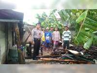 Diterjang Angin, Kandang Sapi Milik Warga Gayam Bojonegoro Roboh &nbsp;