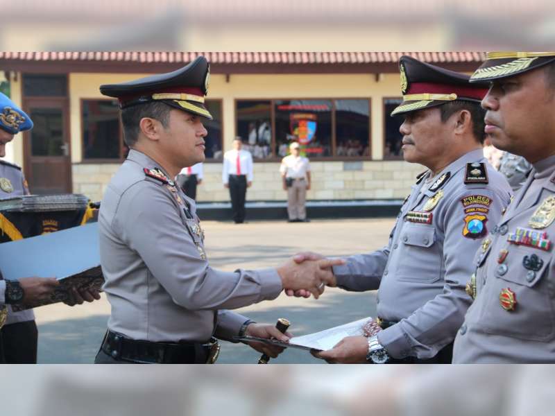 45 Anggota Polres Bojonegoro Terima Penghargaan dari Kapolres